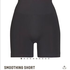 Skims Smoothing Short Soot/Size SMALL
